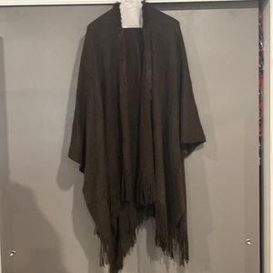 Cejon Brown, Long cape with for trim